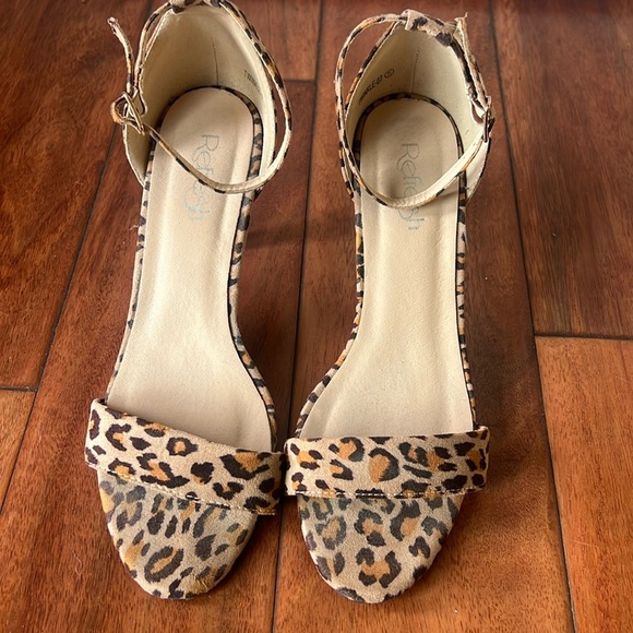 Refresh Size 7.5 Leopard Heels 3 inches - Picture 1 of 7